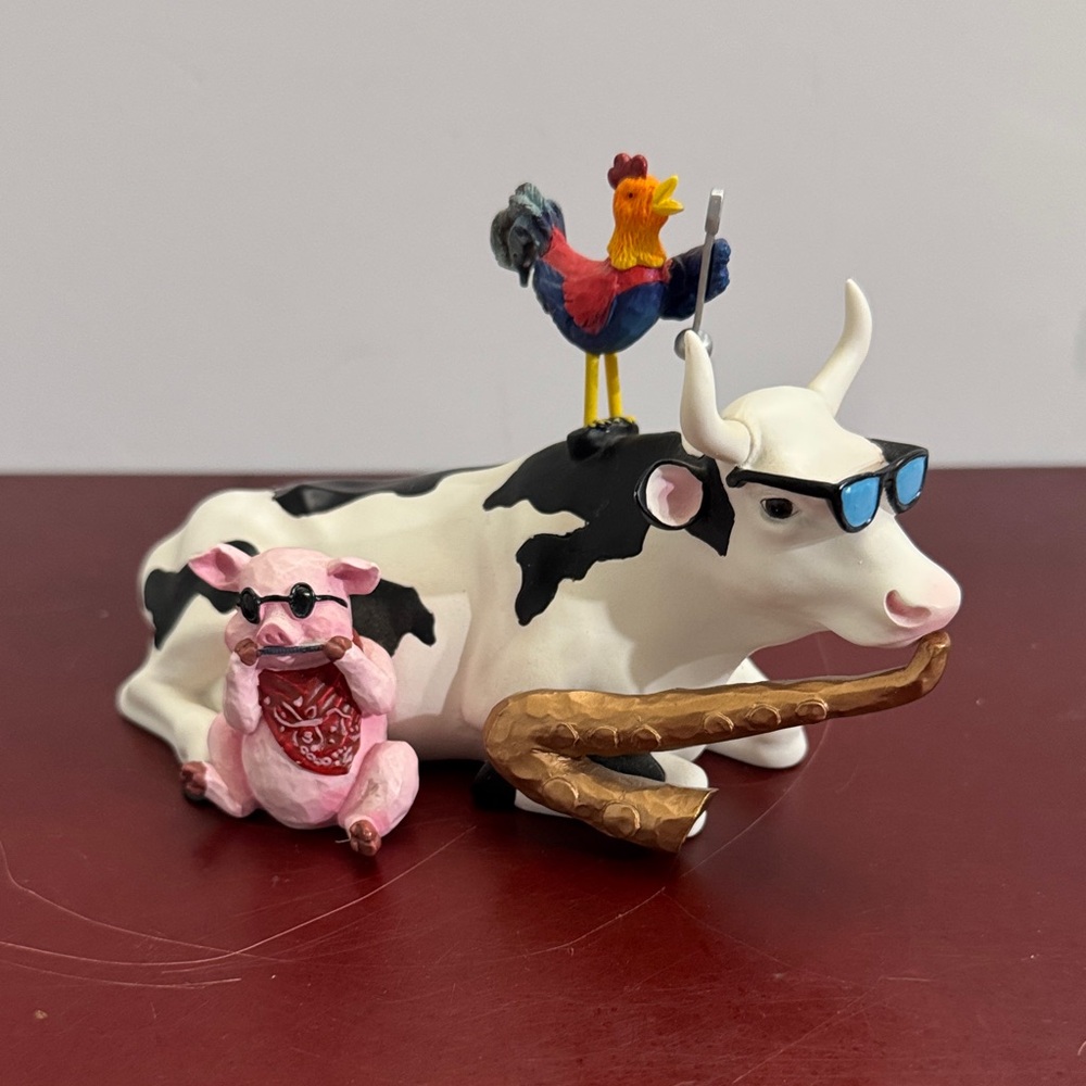CowParade "Mixed Plate Blues" figurine, model #9141 (retired) 2001 - Picture 2 of 9